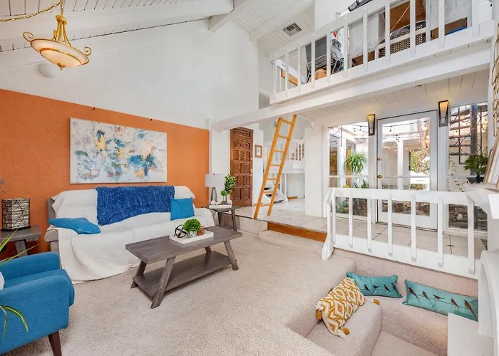 Apartment Smart Solution - Individual Private Bed-pods In Gorgeous Shared Space - Women Only Dorm In 5 - Coed House - Full-sized Mattresses In Individual Pods - With Built-in Private Storage - Gorgeous Shared - Affordable Luxury - Sparrow House Phoenix