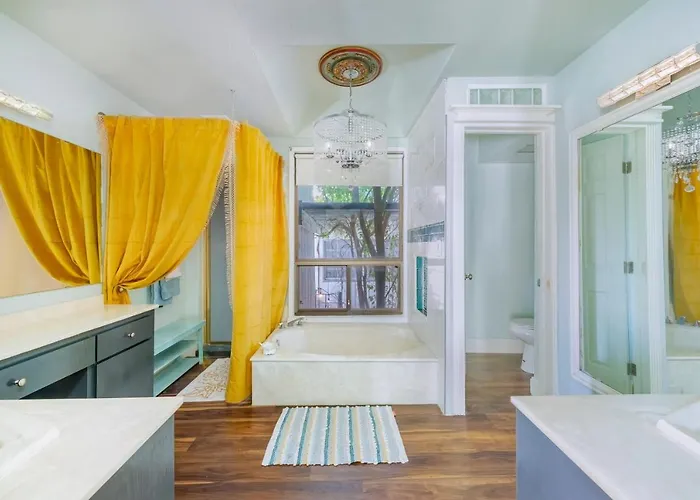 Smart Solution - Individual Private Bed-pods In Gorgeous Shared Space - Women Only Dorm In 5 - Coed House - Full-sized Mattresses In Individual Pods - With Built-in Private Storage - Gorgeous Shared - Affordable Luxury - Sparrow House