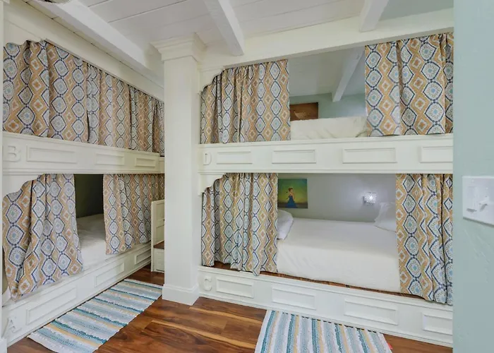 Smart Solution - Individual Private Bed-pods In Gorgeous Shared Space - Women Only Dorm In 5 - Coed House - Full-sized Mattresses In Individual Pods - With Built-in Private Storage - Gorgeous Shared - Affordable Luxury - Sparrow House Apartment Phoenix