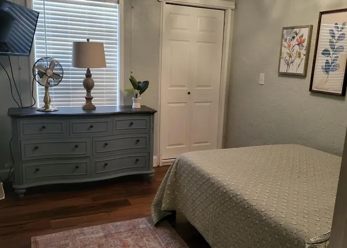 Apartment Smart Solution - Individual Private Bed-pods In Gorgeous Shared Space - Women Only Dorm In 5 - Coed House - Full-sized Mattresses In Individual Pods - With Built-in Private Storage - Gorgeous Shared - Affordable Luxury - Sparrow House *
