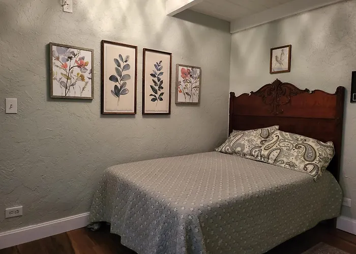 Apartment Smart Solution - Individual Private Bed-pods In Gorgeous Shared Space - Women Only Dorm In 5 - Coed House - Full-sized Mattresses In Individual Pods - With Built-in Private Storage - Gorgeous Shared - Affordable Luxury - Sparrow House Phoenix